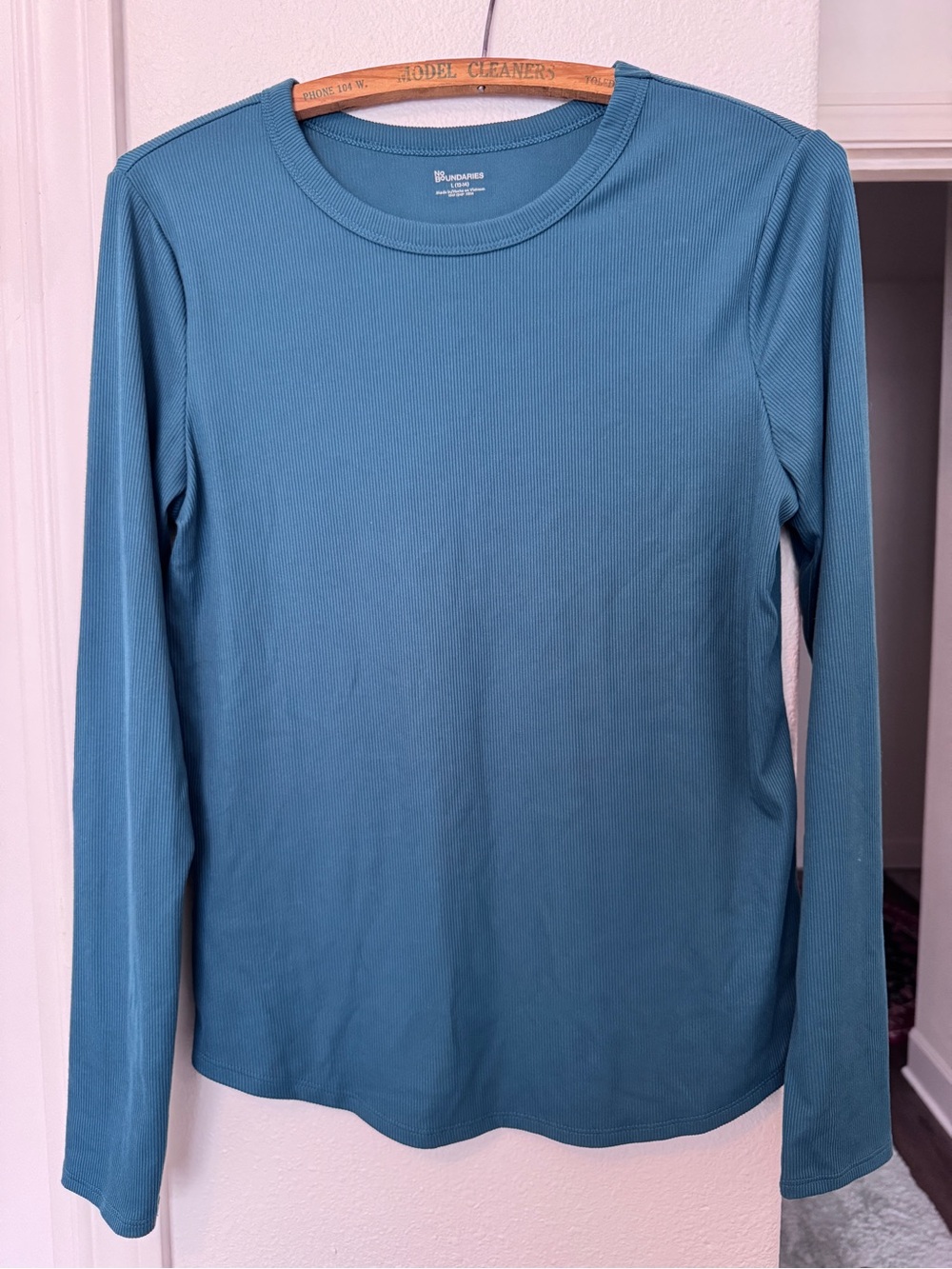 No Boundaries Long Sleeve Top Large